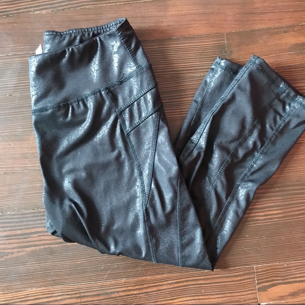 Kyodan Crop leggings with black floral print GUC
